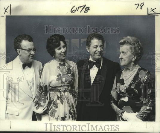 1977 Press Photo Mr. & Mrs. Lloyd Hawkins, Dr. Aspredites, New Orleans Opera- Historic Images