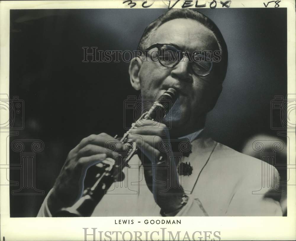 1973 Press Photo Benny Goodman playing the clarinet, Jazz Fest - noo25469- Historic Images