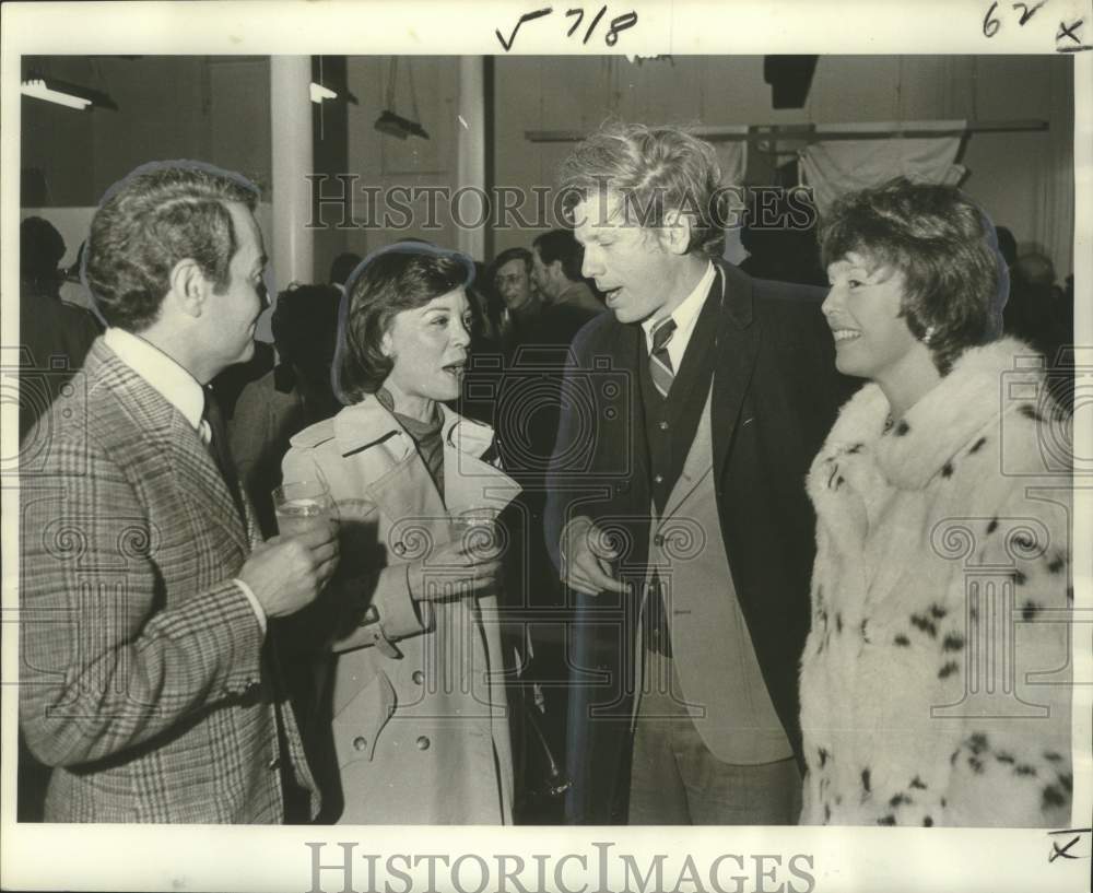1977 Press Photo Mr. &amp; Mrs. John P. Godcahux &amp; friends, Contemporary Arts Center