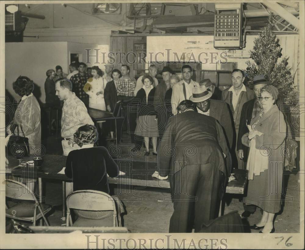 1963 Press Photo Another long line at Little Farms voting precinct in Louisiana