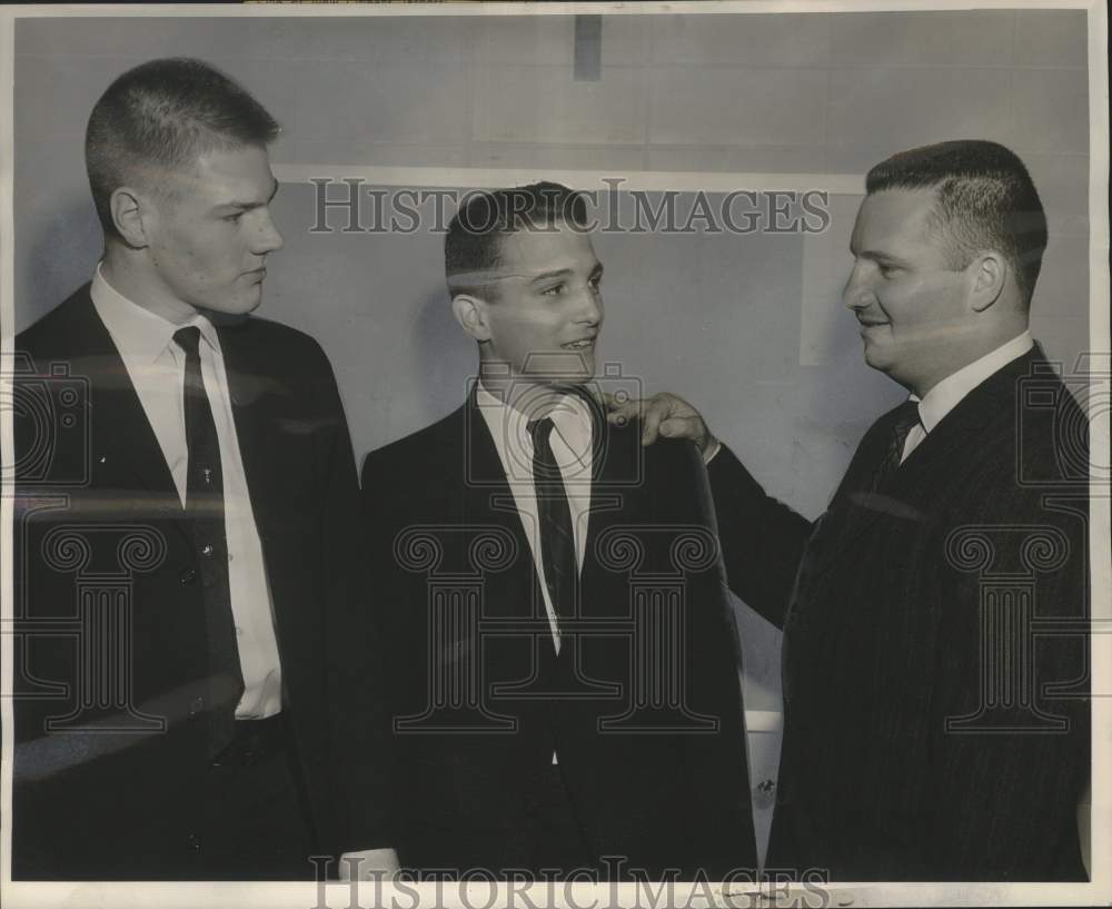 1963 Press Photo Rummel High Footballers Ronnie Doyle, Ronnie Long, Joe Guarisco- Historic Images