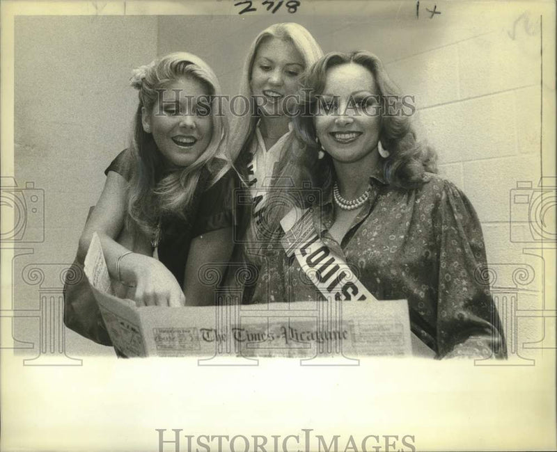 Load image into Gallery viewer, 1978 Press Photo Miss California, Oklahoma, Louisiana Contestants Await Results
