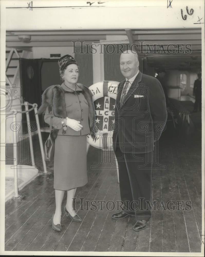 1959 Press Photo Mr. and Mrs. Alvin T. Gibson Begin Caribbean Cruise - noo25997
