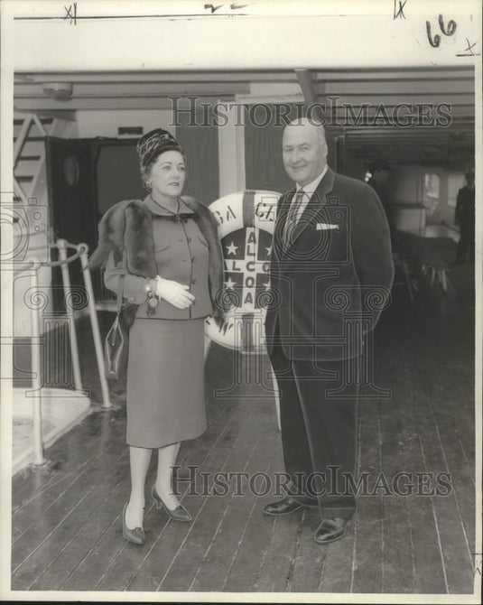 1959 Press Photo Mr. and Mrs. Alvin T. Gibson Begin Caribbean Cruise - noo25997