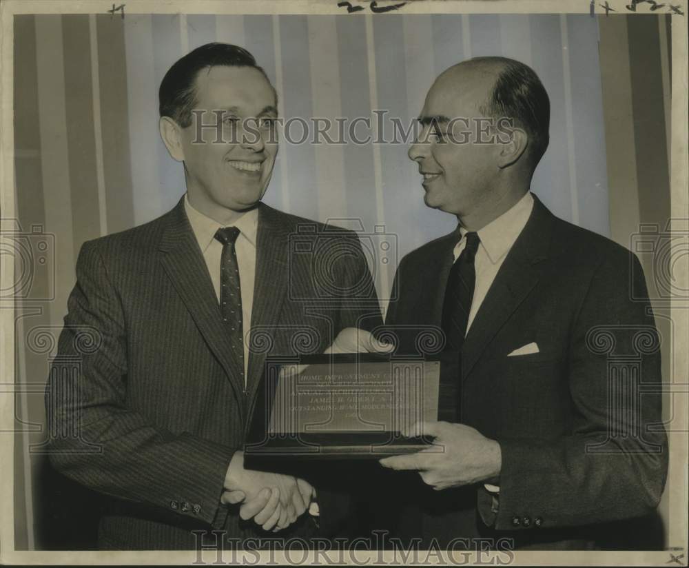 1960 Press Photo James Gibert gets Home Improvement award in New Orleans