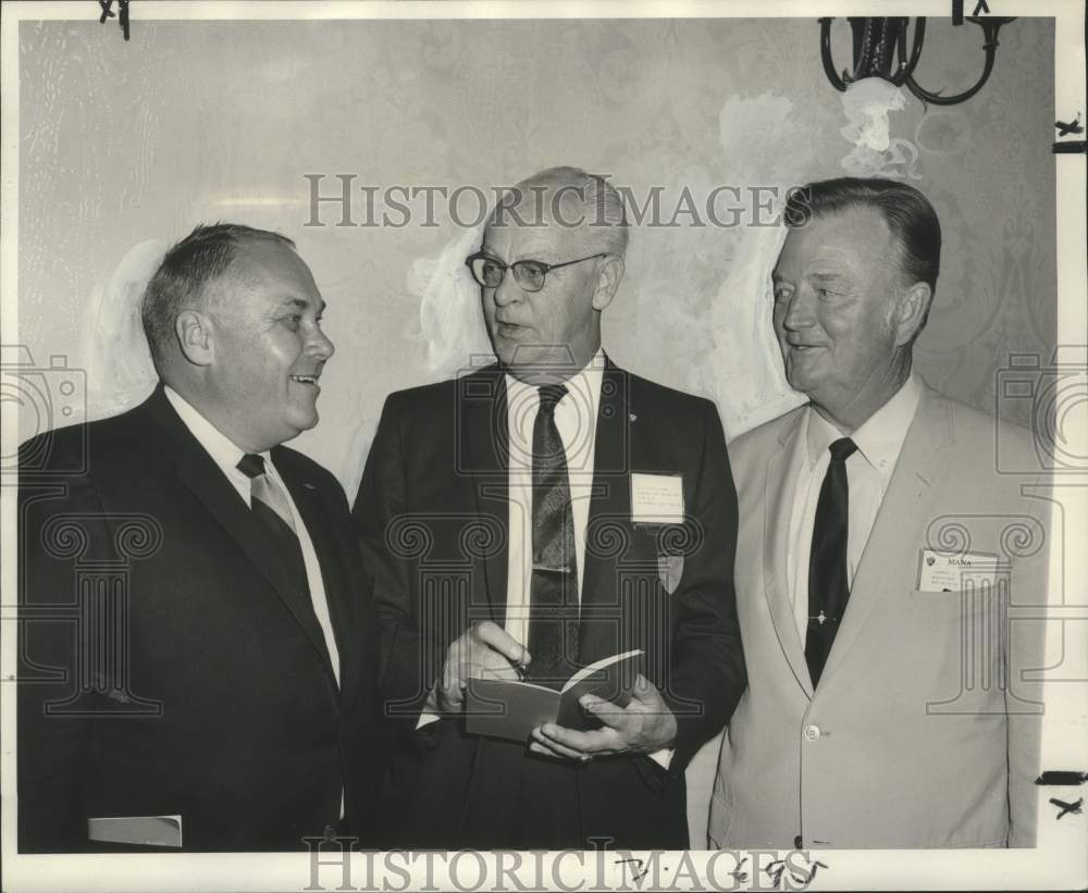1969 Press Photo Officials, National Association of Manufacturers&#39; Agents