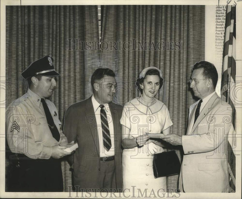 Load image into Gallery viewer, 1958 Press Photo Group Selling Baseball Tickets for New Orleans Pelicans
