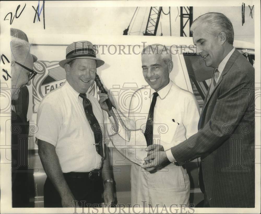 1970 Press Photo Joseph Griesedieck, James Moreau and Mal Owings - Historic Images