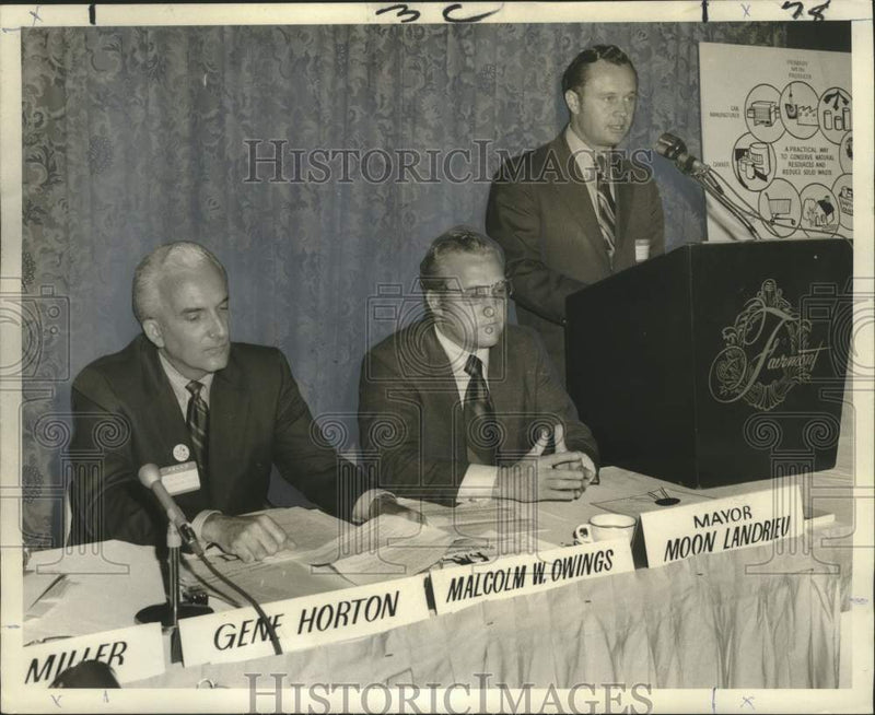 Load image into Gallery viewer, 1971 Press Photo Can Company Executives, New Orleans Mayor Plan Litter Clean Up
