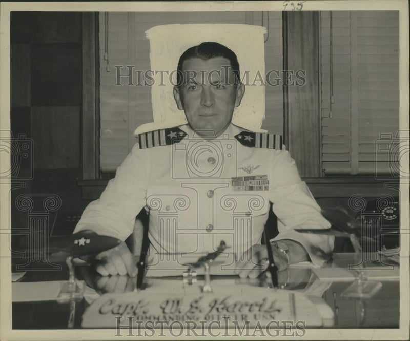 Load image into Gallery viewer, 1950 Press Photo Captain William S. Harris,chief of staff of Fleet Air Wing Four
