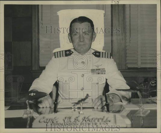 1950 Press Photo Captain William S. Harris,chief of staff of Fleet Air Wing Four
