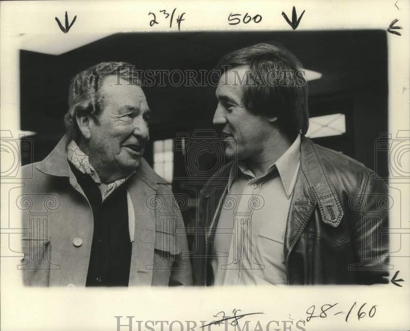 Load image into Gallery viewer, 1976 Press Photo Phil Harris &amp; Jimmy Taylor- 7th Super Bowl Golf Classic
