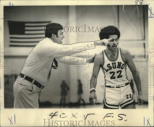 1974 Press Photo LSUNO Basketball Coach Ron Green and Guard Dwight Rucker- Historic Images