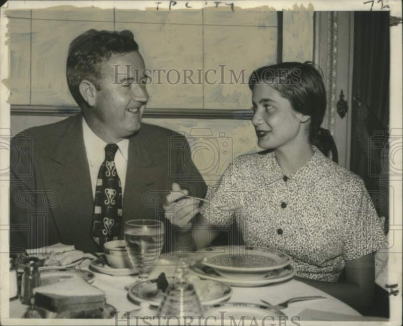 Load image into Gallery viewer, 1950 Press Photo Senator John Sparkman &amp; Anne Hadley at lunch in Washington
