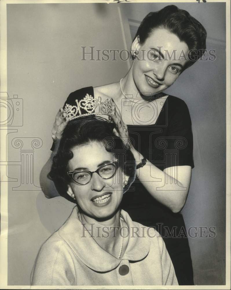 1959 Press Photo Anita Henderson, Miss Oil Centennial, Crowned - Historic Images