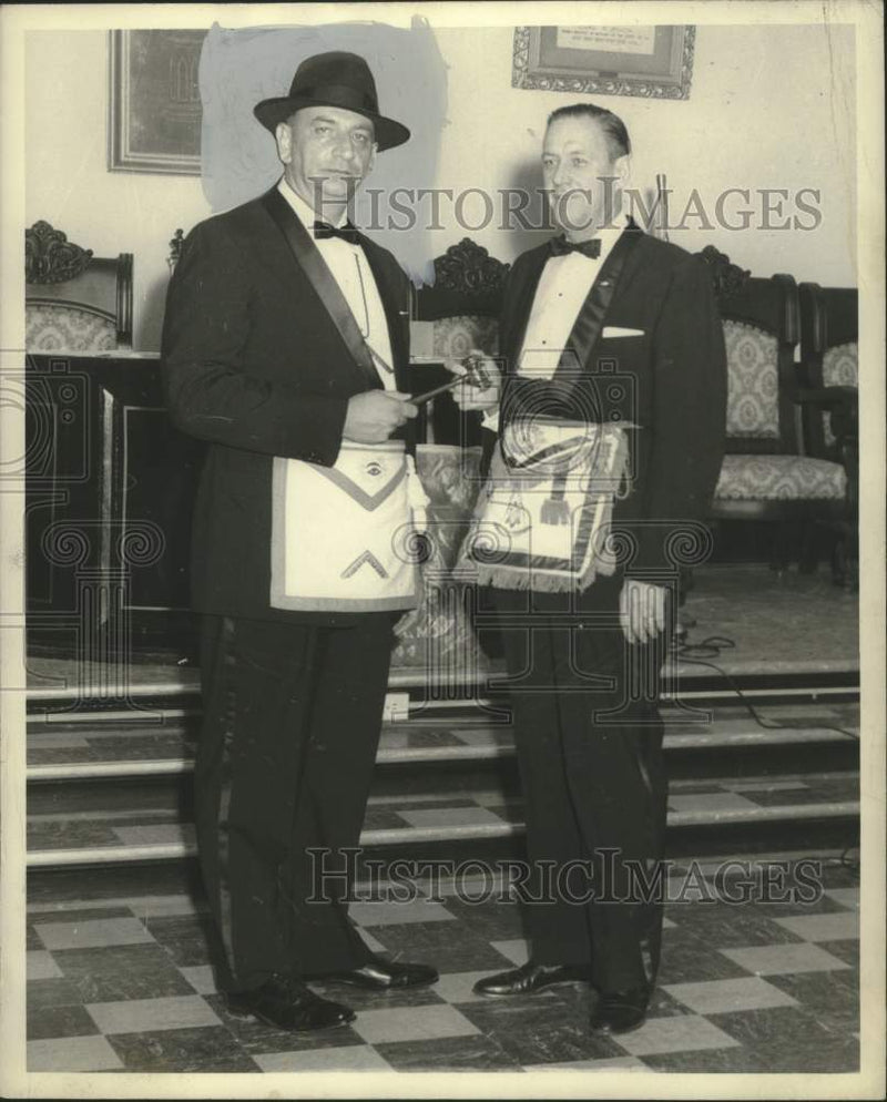 Load image into Gallery viewer, 1958 Press Photo Stanley Hedberg Passes Gavel to Milton Leman, Masons

