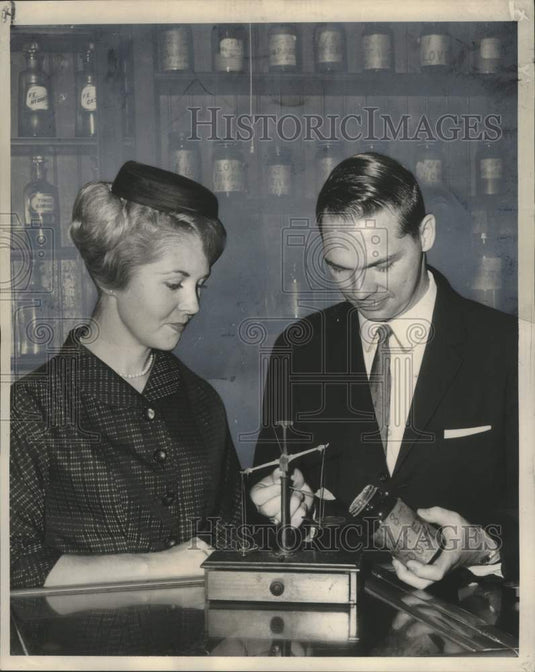 1963 Press Photo Mr. and Mrs. John D. Larue at Historical Pharmacy Museum