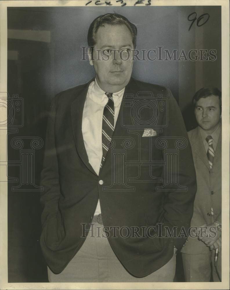 1971 Press Photo Jim Garrison Standing With Hands in Pockets- Historic Images