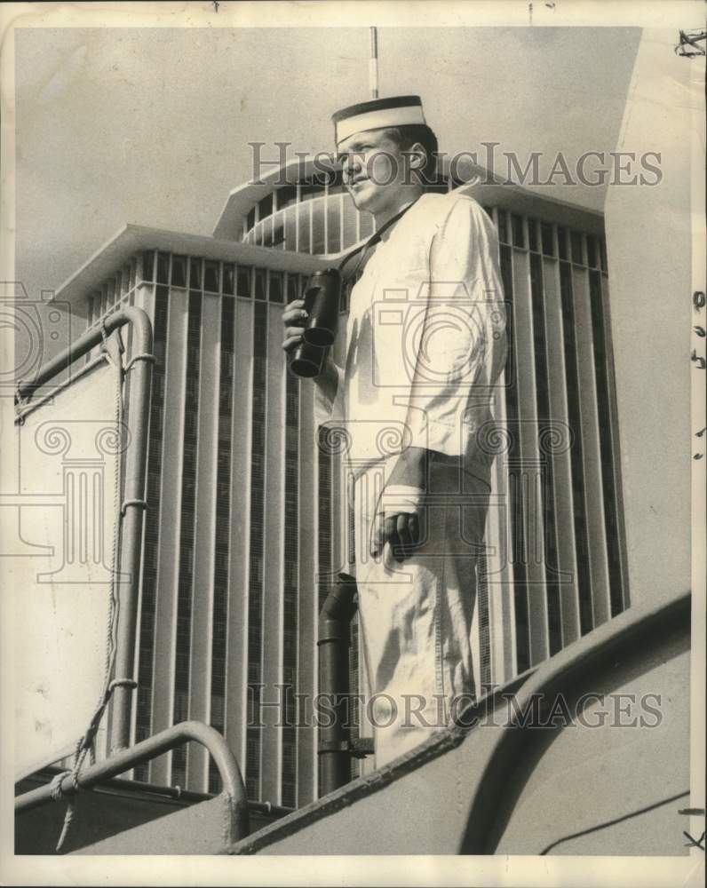 Load image into Gallery viewer, Press Photo US Naval Academy Midshipman Wilson Grant- USS Turner in New Orleans
