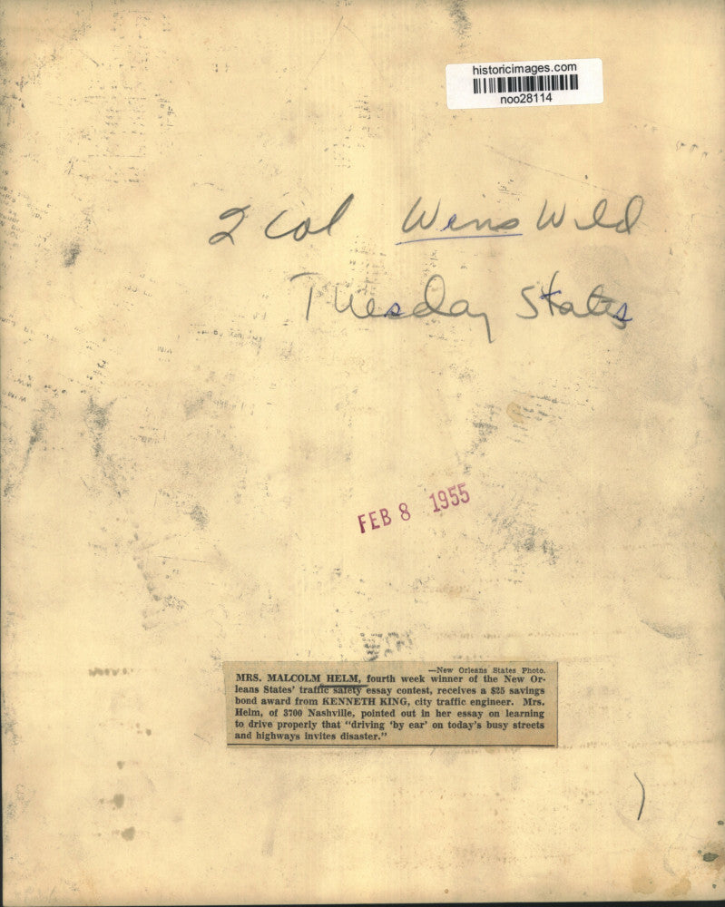 1955 Press Photo Mrs. Malcolm Helm winner Traffic Safety Essay Contest