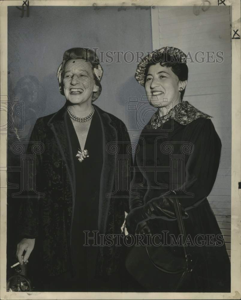 1955 Press Photo Lillian Hellman, Mrs. Alexander HIlberg in New Orleans