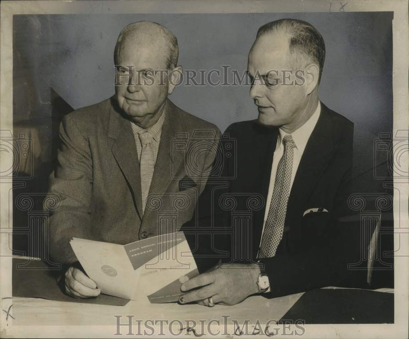 Load image into Gallery viewer, 1957 Press Photo Leon Clancy &amp; Q.T. Hardtner Jr., Southern Pine Association

