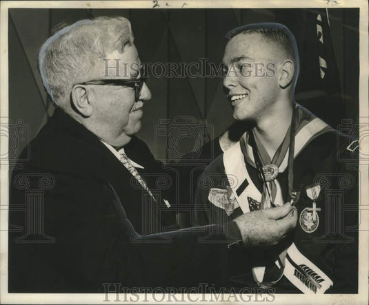 1959 Press Photo Leo Hebert receives Silver Pelican Award from Donald W. Coleman