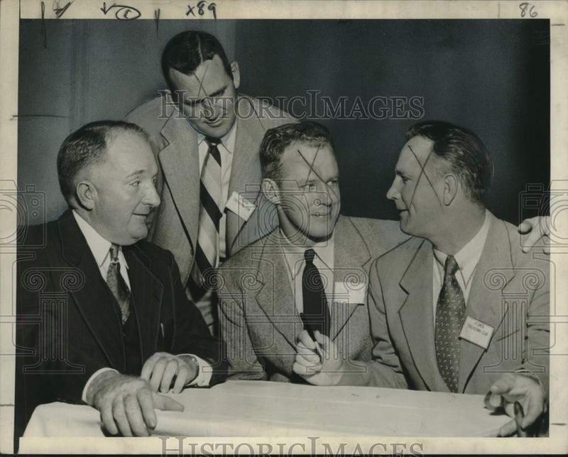 Load image into Gallery viewer, 1950 Press Photo LSU's athletic director Red Heard, SEC meeting - noo29703
