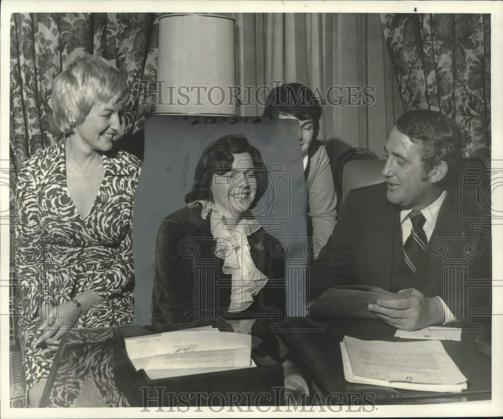 1978 Press Photo E.L. &quot;Bubba&quot; Henry meeting with League of Women&#39;s Voters- Historic Images