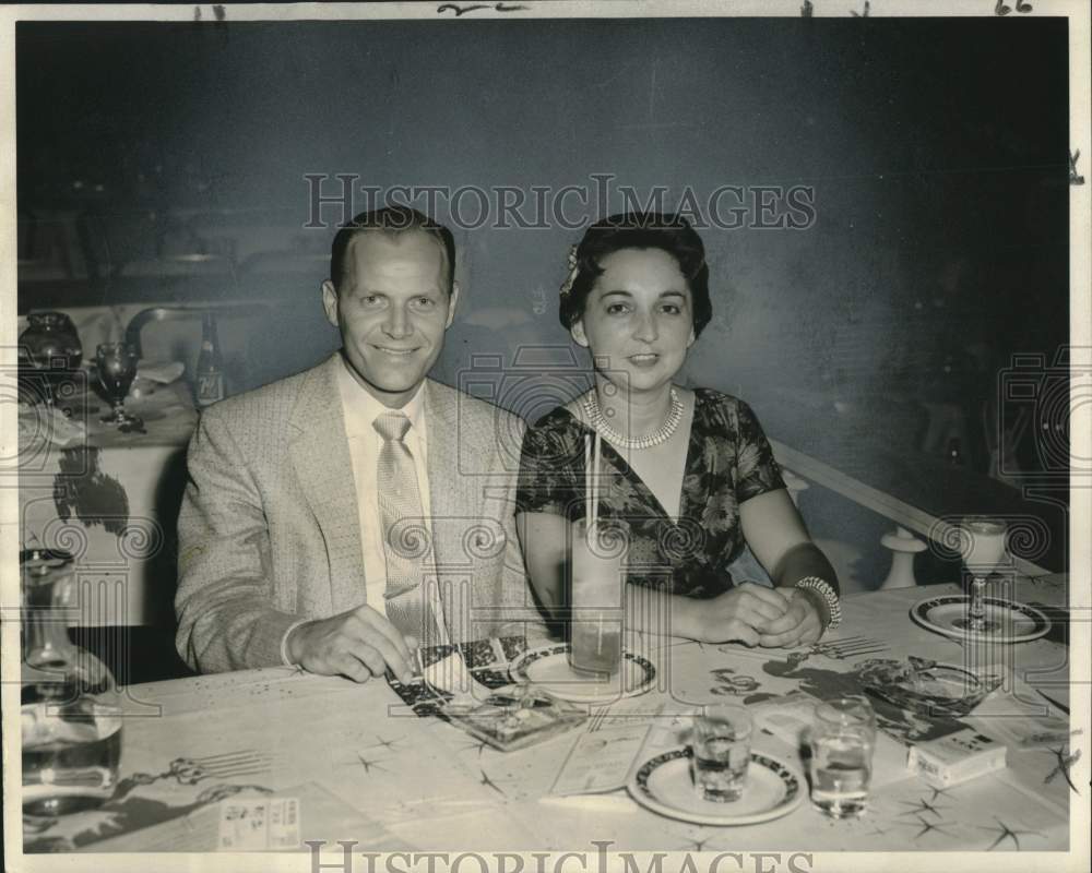 1958 Press Photo Mrs. Earl G. Heigle, winner of the "King Go Forth" contest