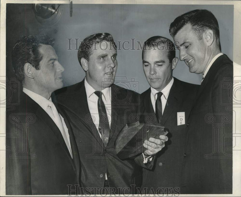 Load image into Gallery viewer, 1967 Press Photo Louis A. Heyd Jr. honored at a Testimonial Dinner - noo29961
