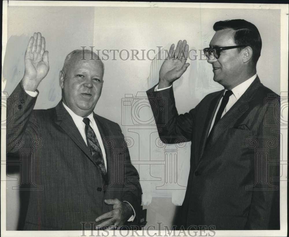 1969 Press Photo Dr. Thomas Healy Takes Coroner&#39;s Oath of Office - noo30185