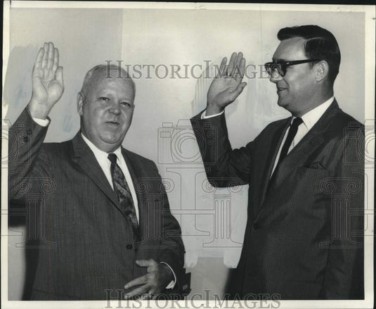 1969 Press Photo Dr. Thomas Healy Takes Coroner's Oath of Office - noo30185