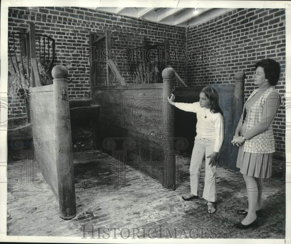 1974 Press Photo Tour of Hermann-Grima House Given to Sarah Pitts - noo30225