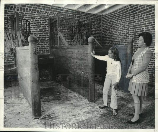 1974 Press Photo Tour of Hermann-Grima House Given to Sarah Pitts - noo30225
