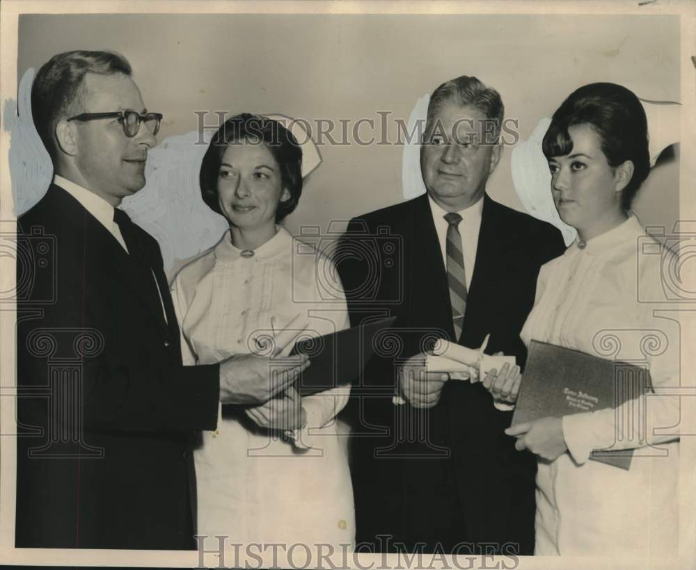 1964 Press Photo Participants at Touro Infirmary&#39;s School of Nursing Graduation