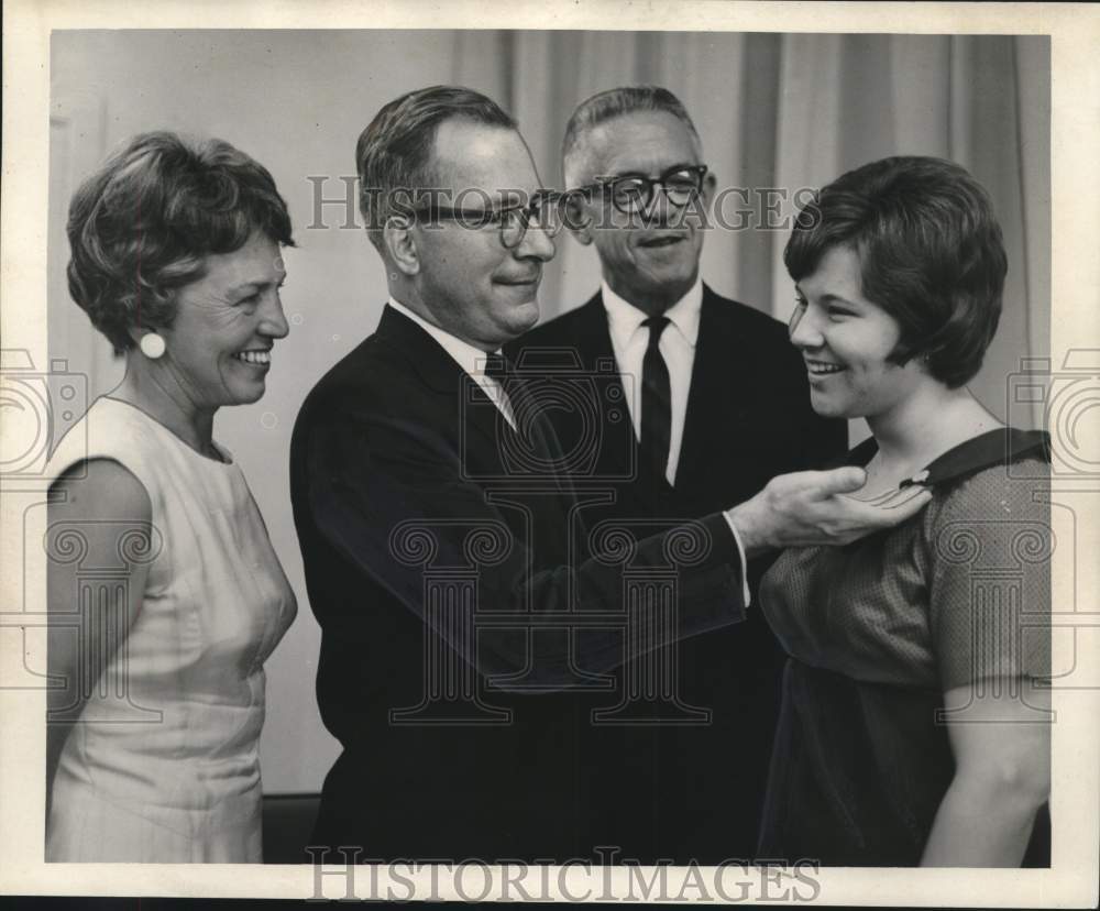 1965 Press Photo Touro Infirmary Officials and Volunteers, New Orleans