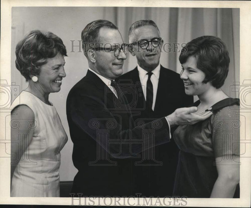 Load image into Gallery viewer, 1965 Press Photo Touro Infirmary Officials and Volunteers, New Orleans
