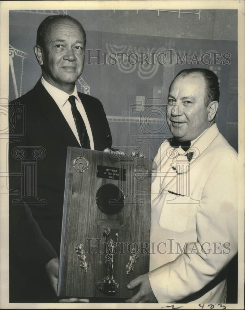 1964 Press Photo Edward Hardilek Cited for His Devotion to Optimism - noo30350