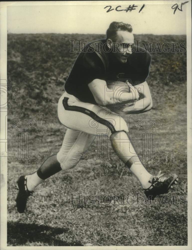 1867 Press Photo Jeri Gralowski, Illinois, runs with football - noo30362