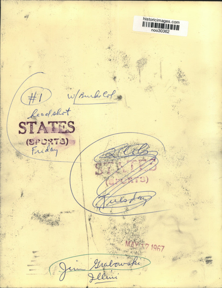 1867 Press Photo Jeri Gralowski, Illinois, runs with football - noo30362