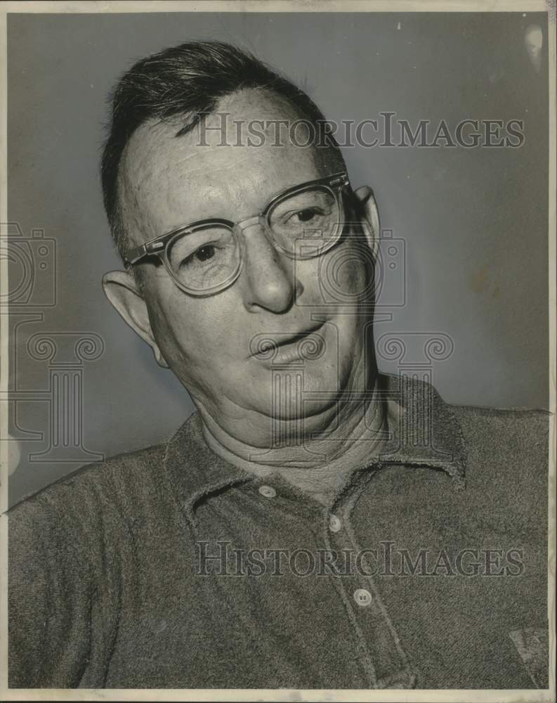 Load image into Gallery viewer, 1964 Press Photo Robert L. "Red" Hardie after ordeal in Bayou Biloxi
