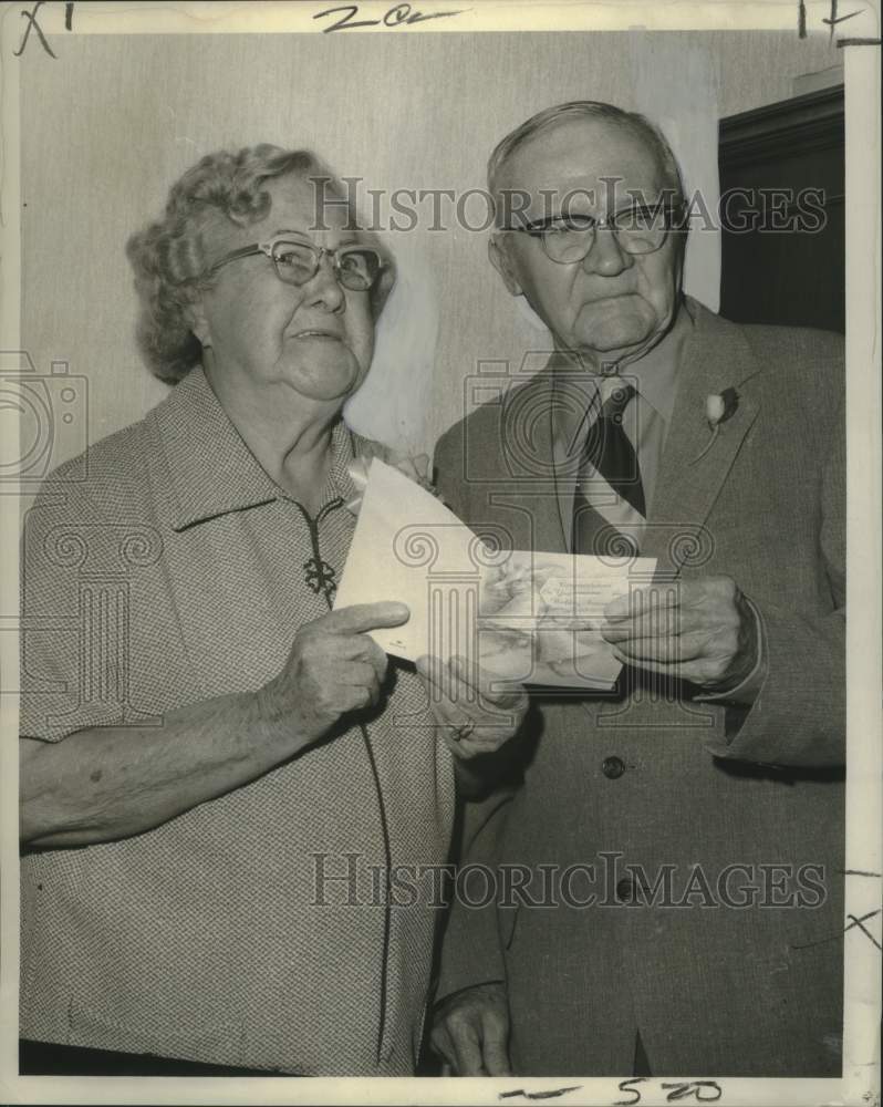 Load image into Gallery viewer, 1973 Press Photo Mr. and Mrs. William Hanning celebrate 60th Wedding Anniversary
