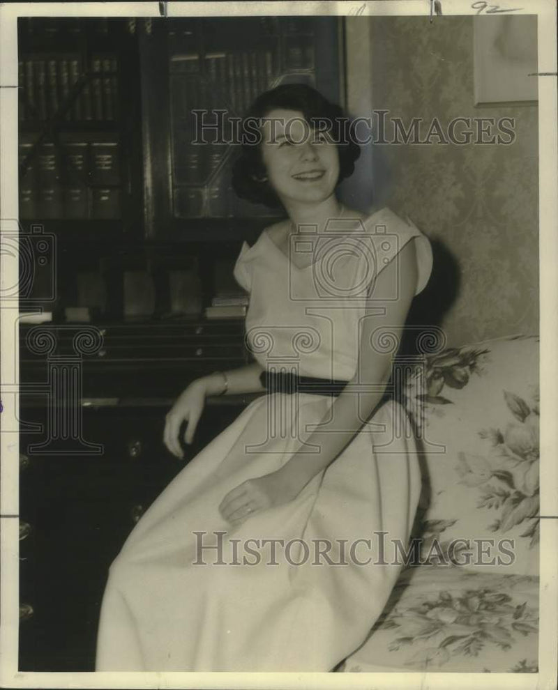 Load image into Gallery viewer, 1950 Press Photo Miss Marie Grehan - noo30480
