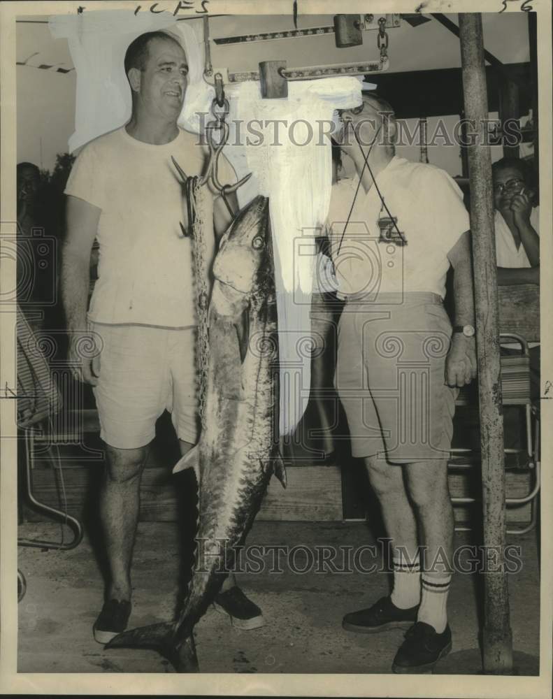 Load image into Gallery viewer, 1965 Press Photo Fish Weighed at Competition by Marion Higgins, R.D. Gonsoulin
