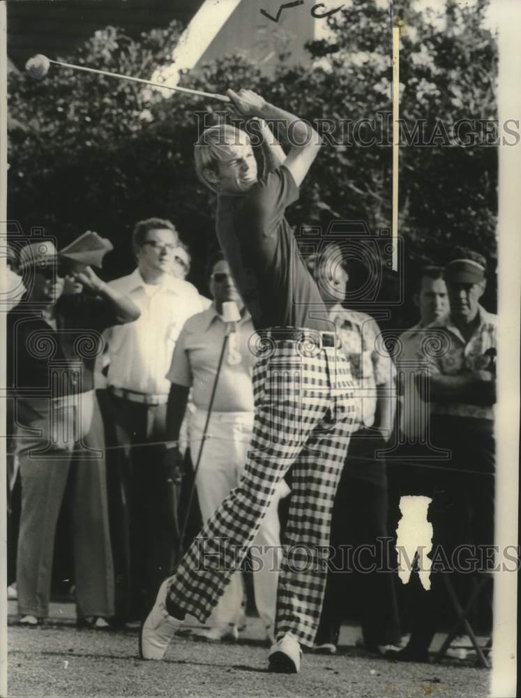 1974 Press Photo Larry Hinson, playing golf - noo30525- Historic Images