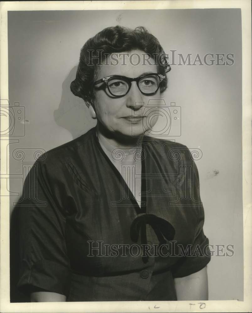 1956 Press Photo Mrs. Ruth Hohn, head of arts &amp; crafts at Metairie Playground