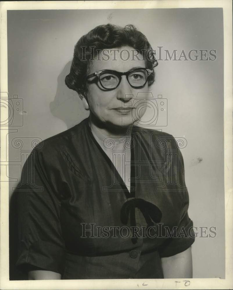 Load image into Gallery viewer, 1956 Press Photo Mrs. Ruth Hohn, head of arts &amp; crafts at Metairie Playground
