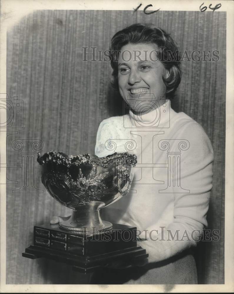 1967 Press Photo Mrs. A.T. Higgins, winner of Louisiana Country Club Golf