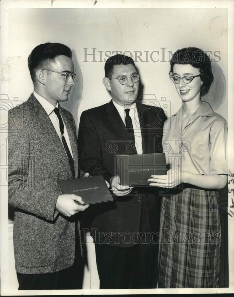 Load image into Gallery viewer, 1960 Press Photo Sarah Hill &amp; Ronald Ryke- Crown Zellerbach foundation scholars
